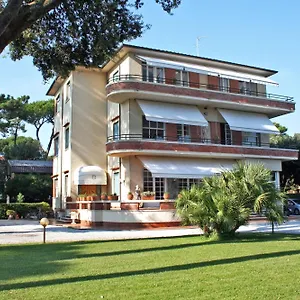 https://hotel-villa-edera.it-tuscanyhotel.com